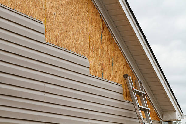 Professional Siding Replacement technician working in Clackamas, OR
